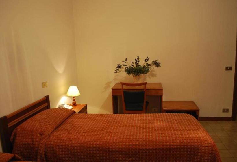 غرفة قياسية فردية حمام مشترك, Albergo Smeraldo