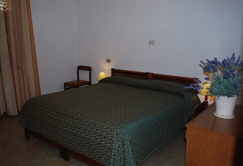 غرفة قياسية حمام مشترك, Albergo Smeraldo