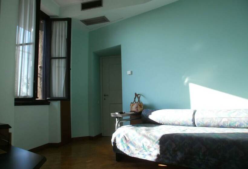 Люкс Классика, Albergo Villa & Roma