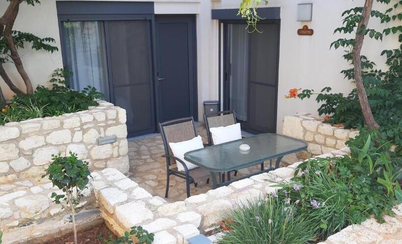 Апартаменты 1 Спальня Вид на Сад, Artemis Village Apartments & Studios