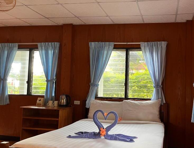 スタンダードバンガロー, Golden Hill Resort