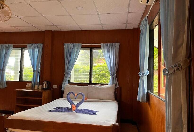 ガーデンビューのスタンダードバンガロー, Golden Hill Resort