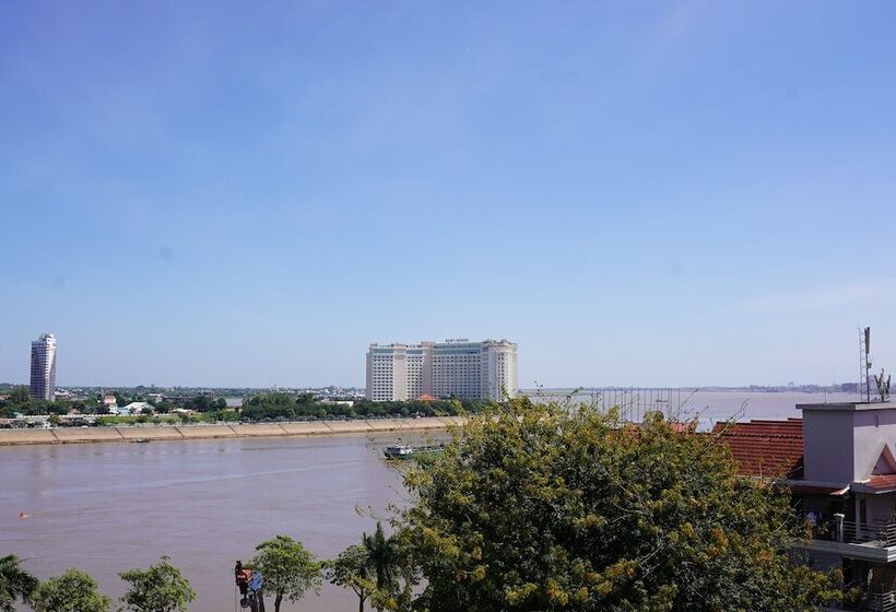 سوییت, Phuminh Hotel Riverside