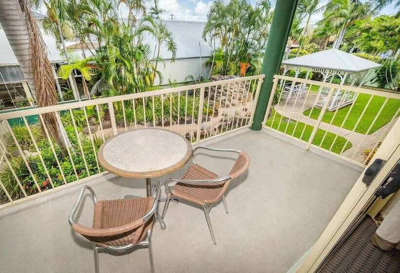 Студио Базик, Shamrock Gardens Motel