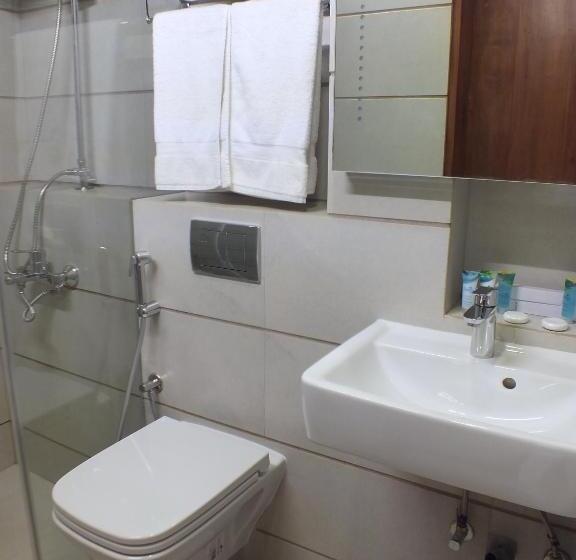 Семейный Номер, The Residence
