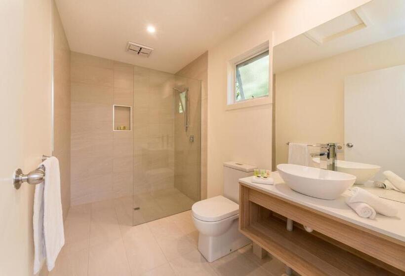 Люкс Повышенной Комфортности, Boathouse Resort Studios And Suites