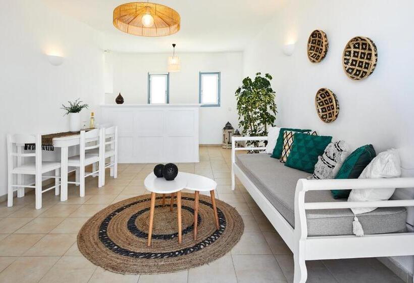 家庭公寓, Athiri Santorini