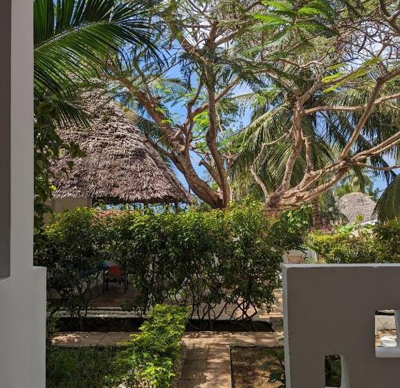 Номер Стандарт Трехместный, Bahati Villa