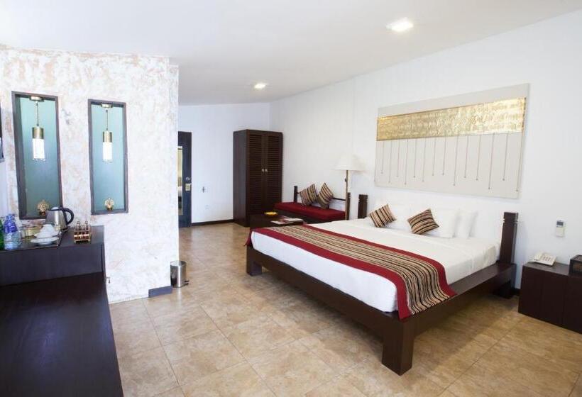 جناح جونيور, The Theva Residency