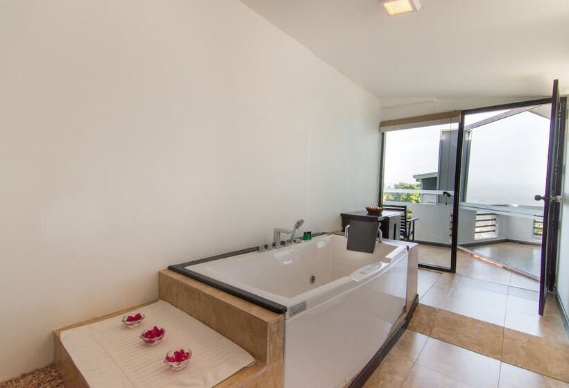 جناح جونيور, The Theva Residency