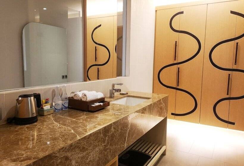 Quarto Deluxe, Crest Resort & Pool Villas   Sha Extra Plus