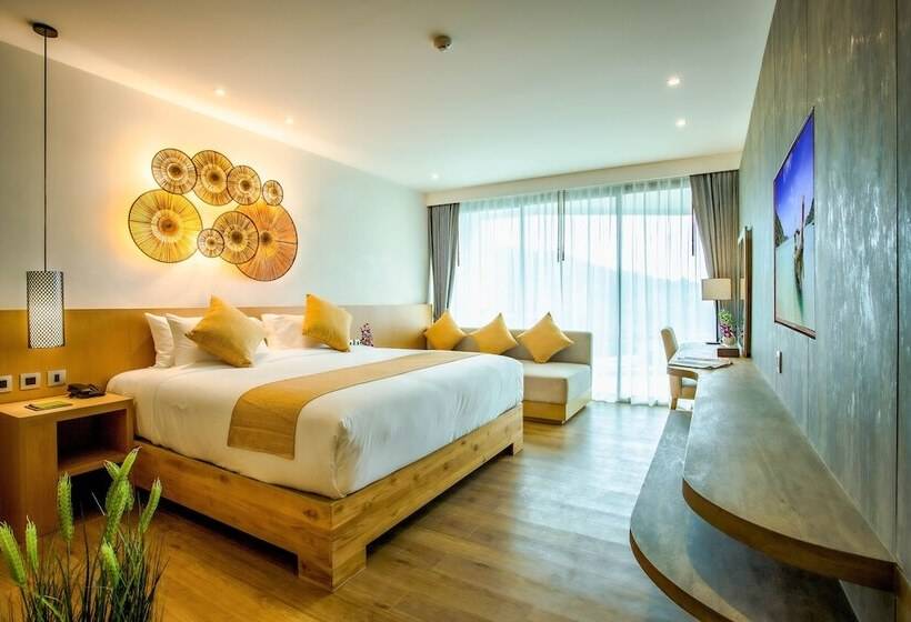 Номер Deluxe Вид на Море Боковой, Crest Resort & Pool Villas   Sha Extra Plus