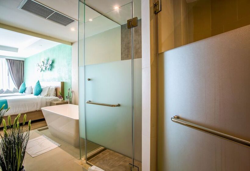 Quarto Deluxe, Crest Resort & Pool Villas   Sha Extra Plus