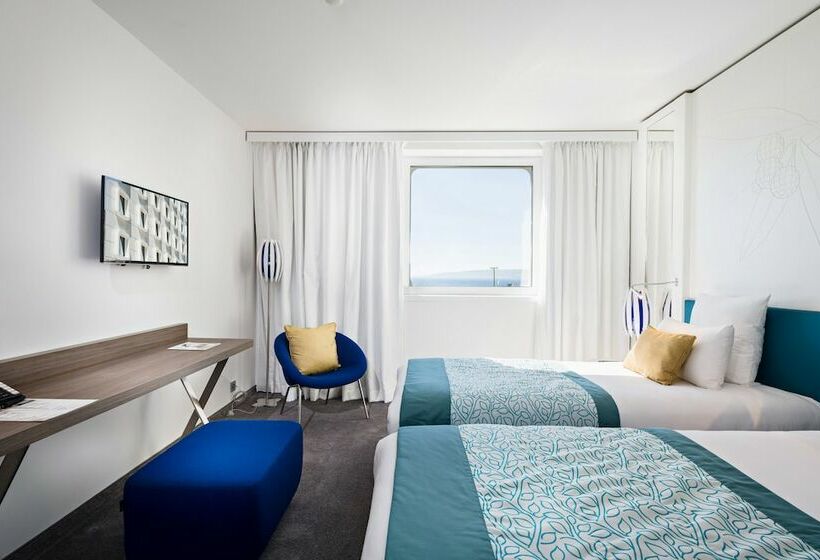Номер Superior Вид на Море, Golden Tulip Marseille Euromed