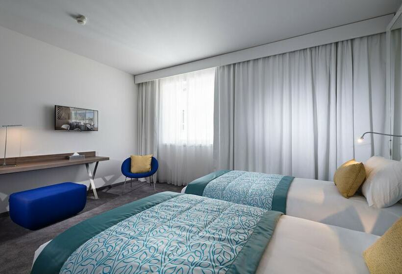 Chambre Supérieure Vue Mer, Golden Tulip Marseille Euromed
