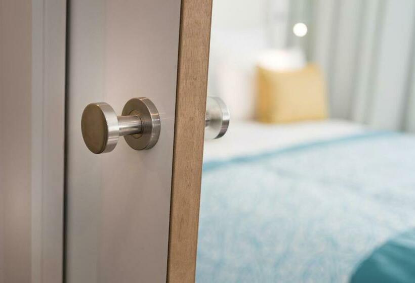 Полулюкс, Golden Tulip Marseille Euromed