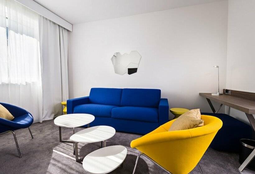 Junior Suite, Golden Tulip Marseille Euromed