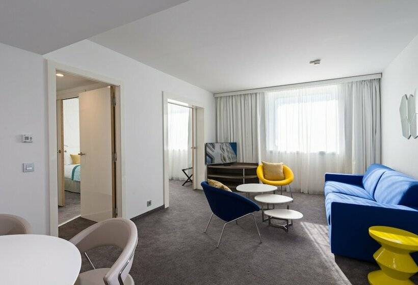 Люкс Executive Вид на Море, Golden Tulip Marseille Euromed