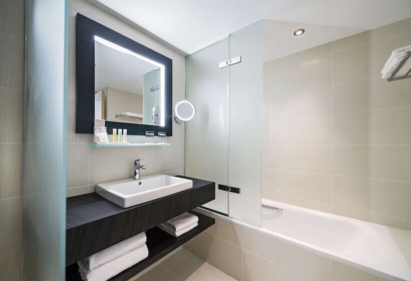 Люкс Executive Вид на Море, Golden Tulip Marseille Euromed