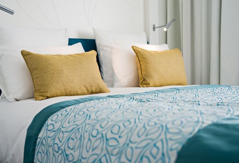 Номер Superior, Golden Tulip Marseille Euromed