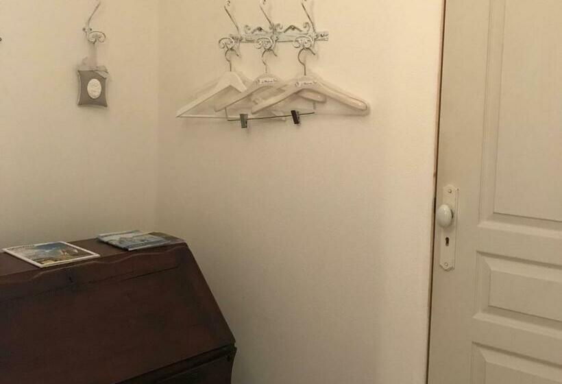 Номер Стандарт, B&b Le Miroir Aux Fées Bordeaux