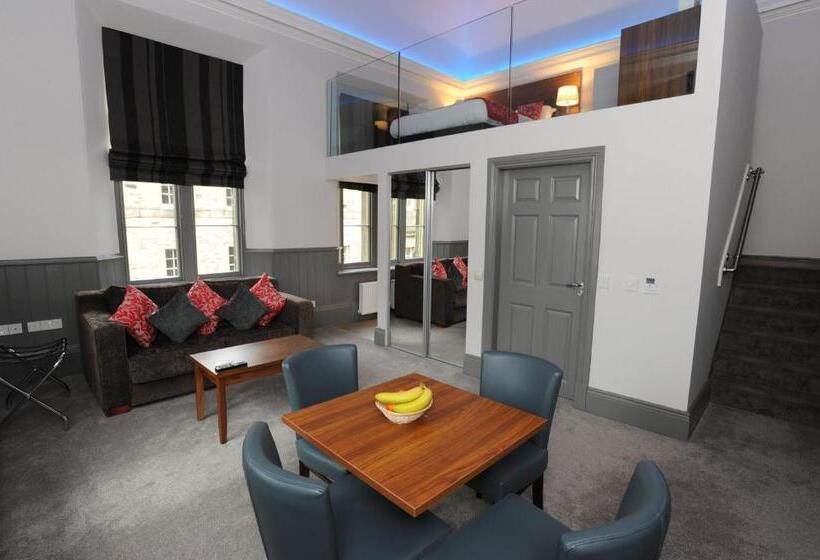سوییت دوبلکس, Court Residence Apart