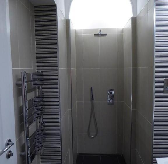 اتاق اجرایی, Court Residence Apart