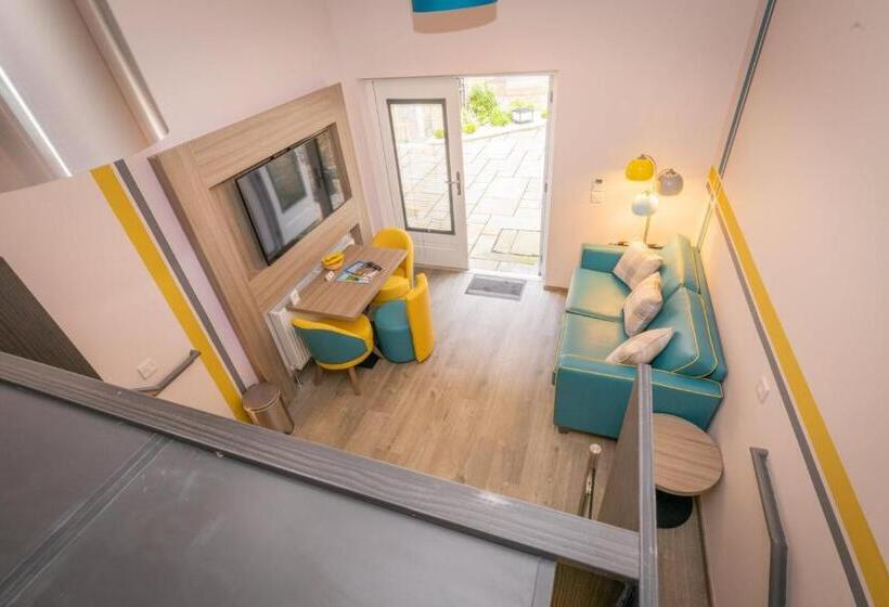 استودیوی استاندارد, Court Residence Apart