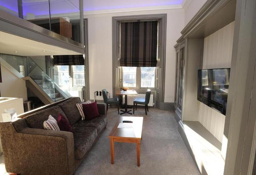 سوییت دوبلکس, Court Residence Apart