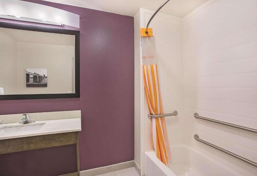 Cameră Standard Adaptată pentru Discapacitaţi, La Quinta By Wyndham Chattanooga   Lookout Mtn
