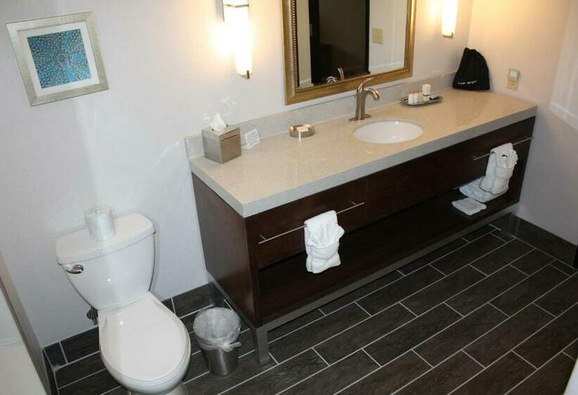 Люкс Кровать Кинг, The Heritage Inn & Suites, Ascend  Collection