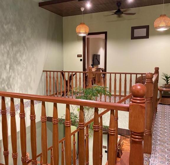 Люкс с Балконом, Kelantan House