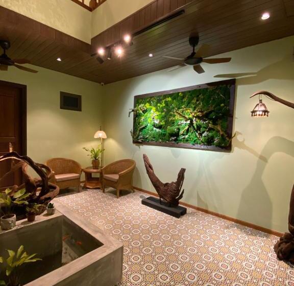 Номер Deluxe, Kelantan House