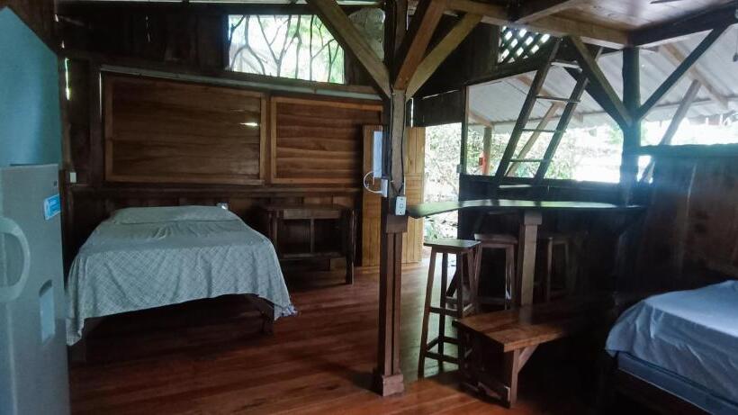 Quarto Familiar, Flutterby House Hostel