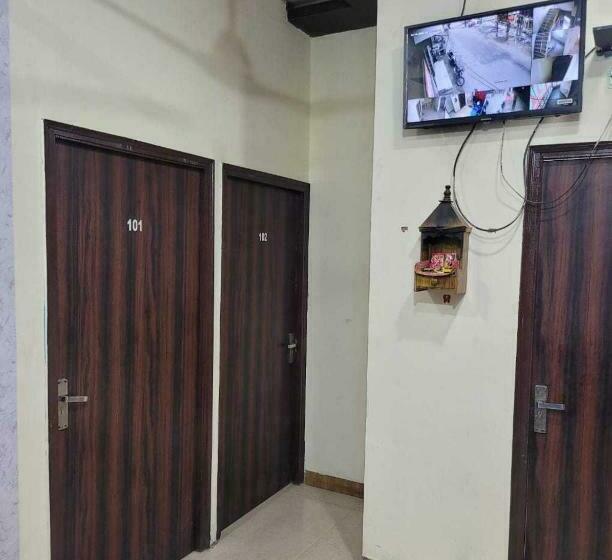 Трехместный Номер Классика, Oyo Flagship 81126  Lime Tree Residency