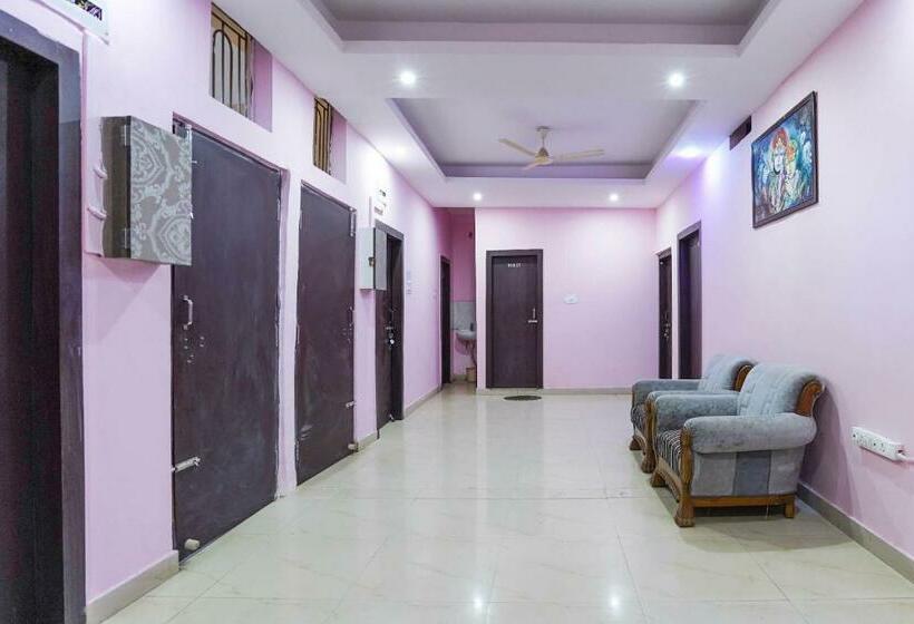 Quarto Triplo Clássico, Flagship Aashirwad Guest House