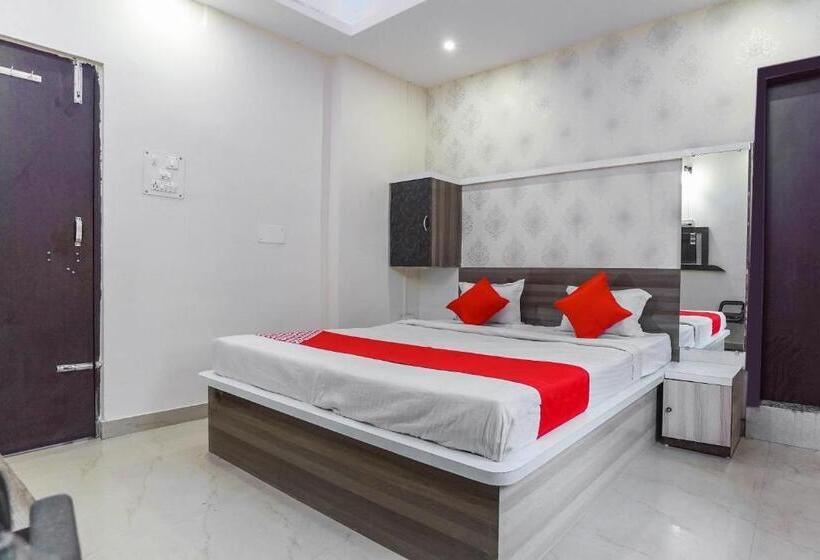 Quarto Triplo Clássico, Flagship Aashirwad Guest House