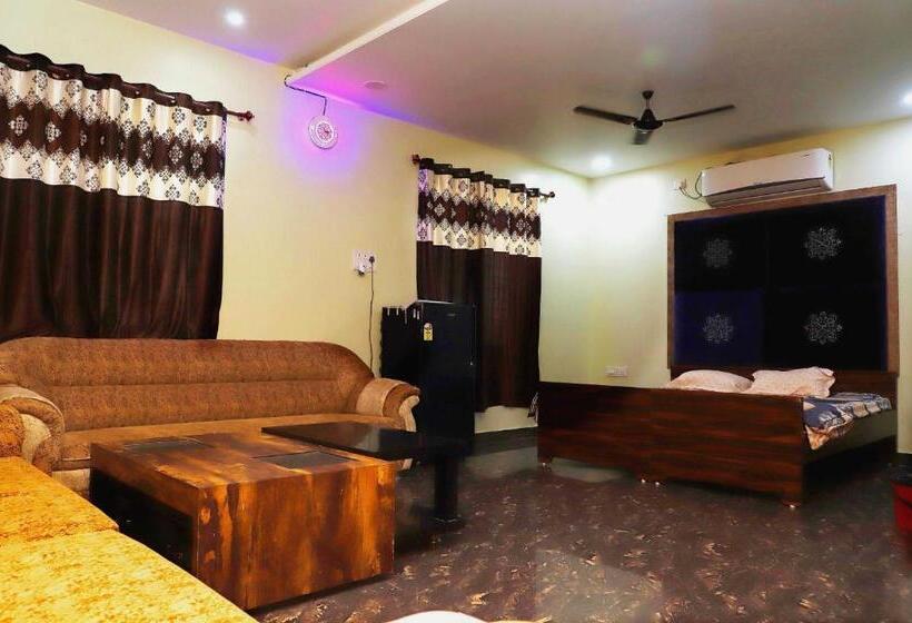 Трехместный Номер Deluxe, Oyo 80950b Samrat Lodge