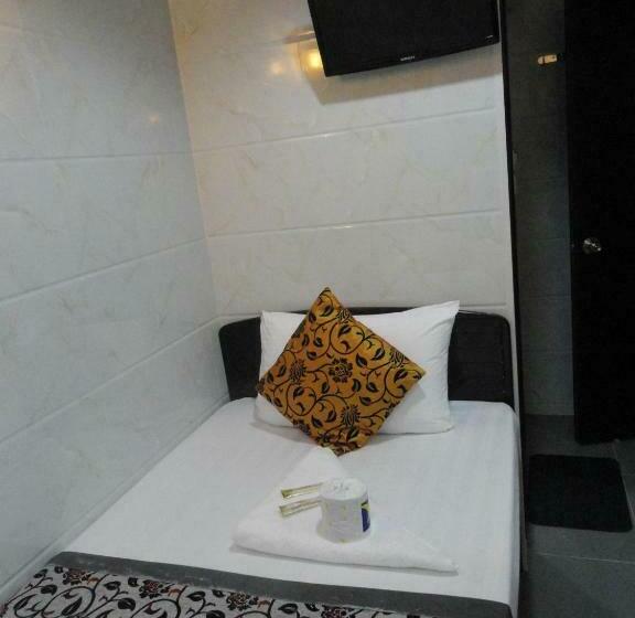 اتاق استاندارد یک نفره, Paris Guest House