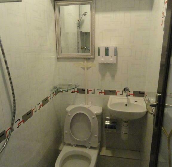 اتاق استاندارد یک نفره, Paris Guest House