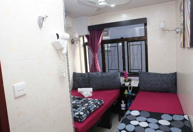 اتاق خانوادگی, Paris Guest House