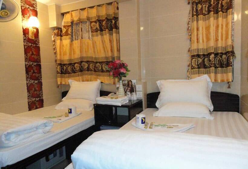 اتاق خانوادگی, Paris Guest House