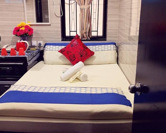 اتاق استاندارد سه نفره, Paris Guest House
