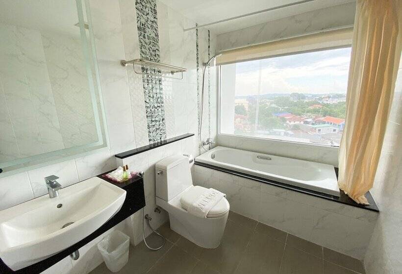 Quarto Superior, Vareena Palace