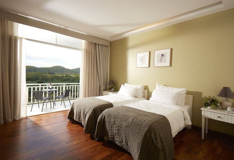 Quarto Estandar, Santosha Health & Lifestyle Resort