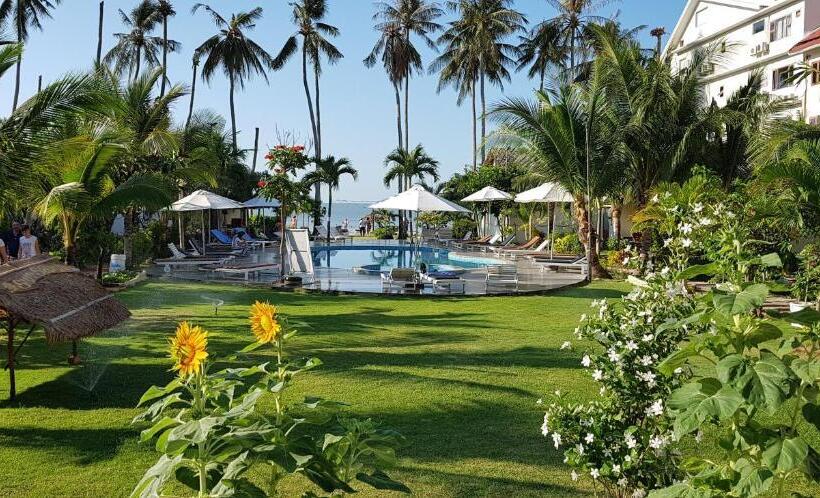 بانگلوی استاندارد, Sun & Sands Beach