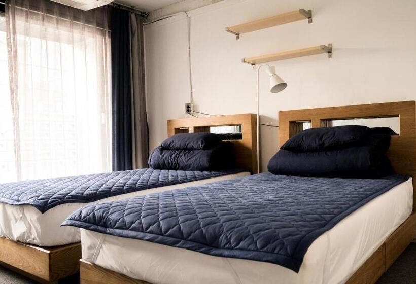 Quarto Estandar Banheiro Compartilhado, That House Hongdae