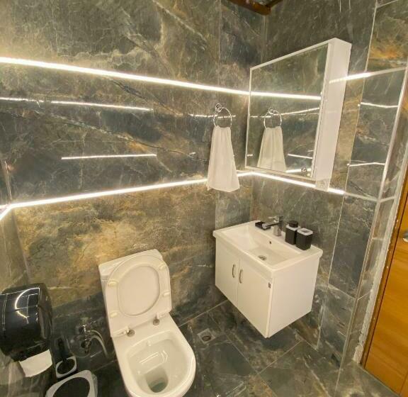 اتاق لوکس سه تخته, Antalya B&b