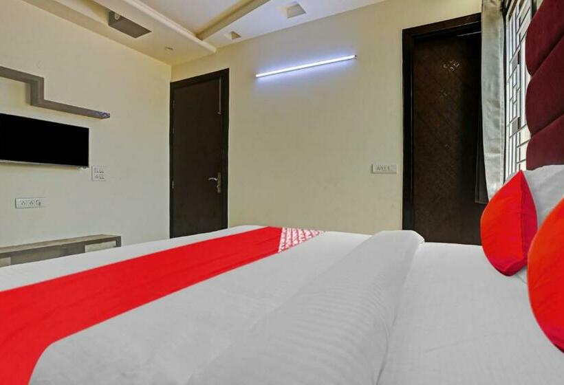 Quarto Triplo Clássico, Golden Key Inn Punjabi Bagh