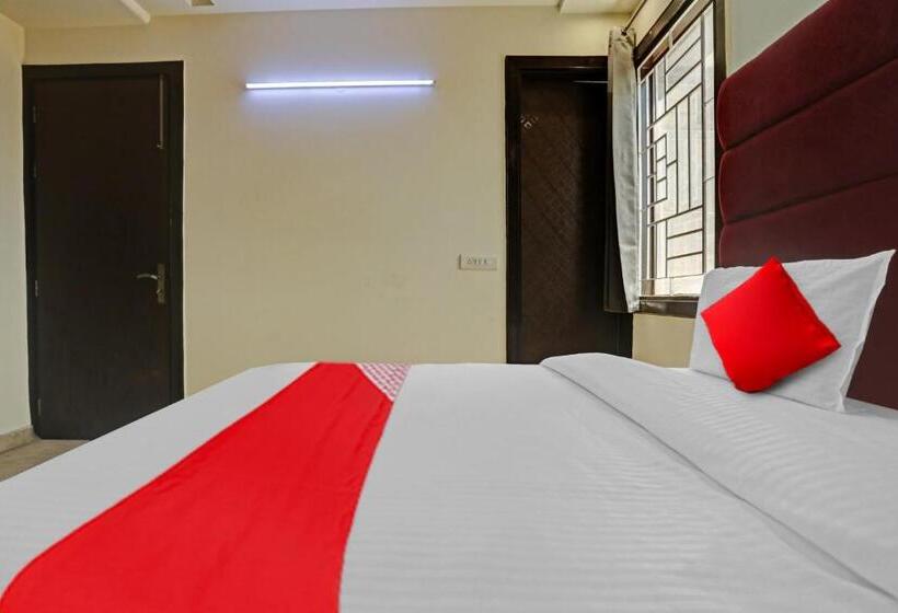 Quarto Triplo Clássico, Golden Key Inn Punjabi Bagh